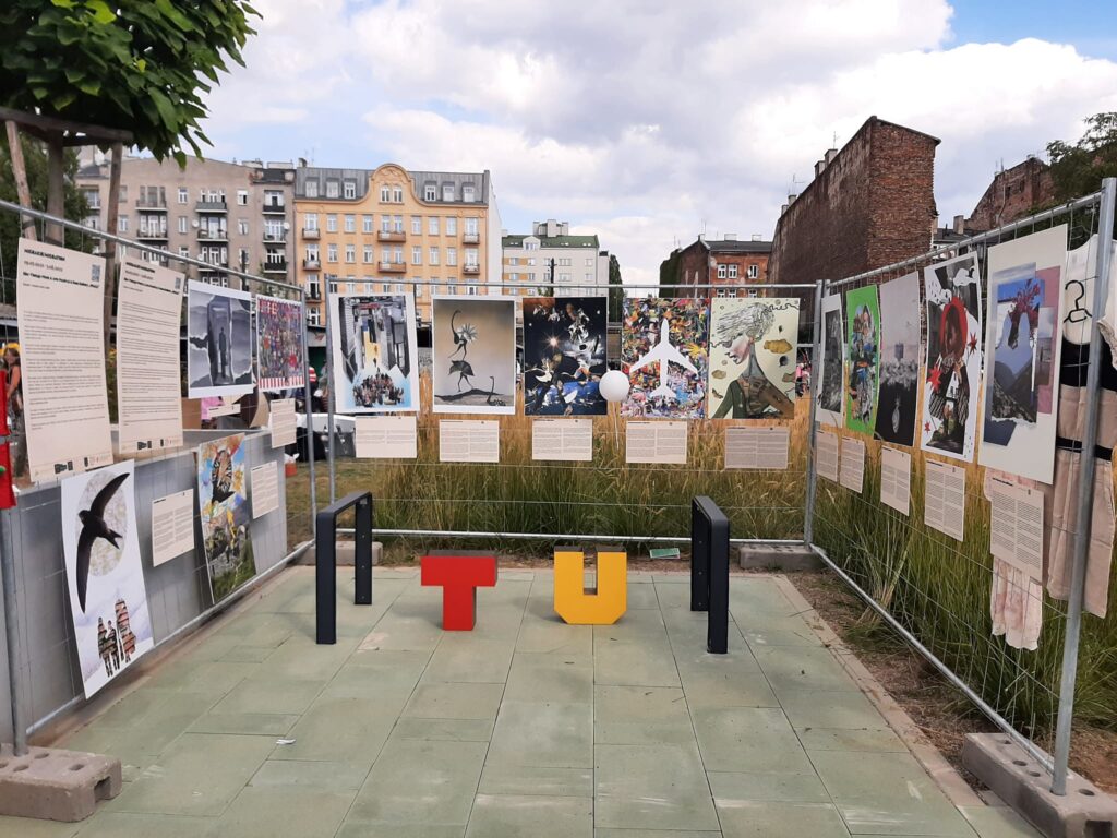 Międzynarodowa wystawa "Migracje/Migration" 10 305197080 10158471718401577 1495626536831452157 n